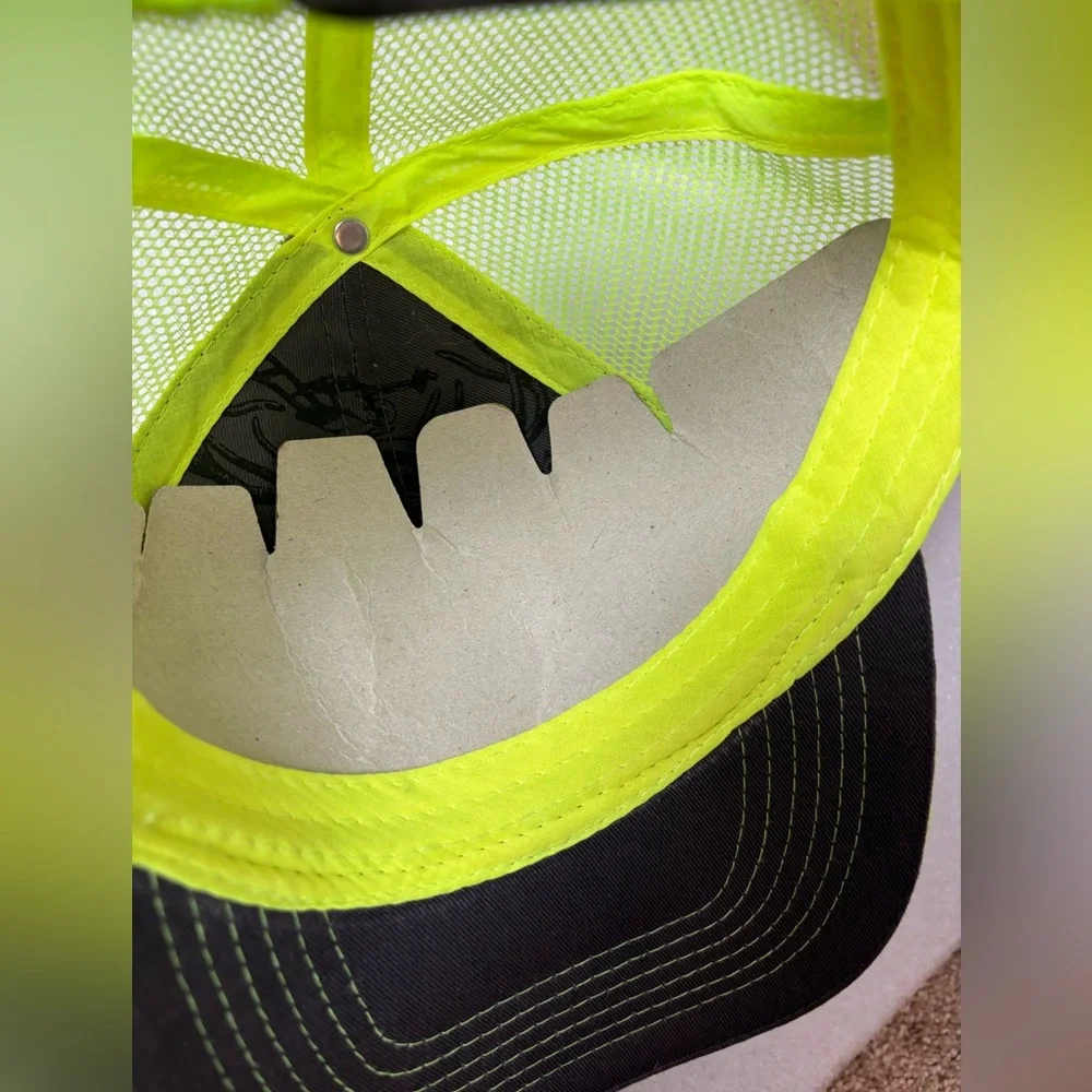 NWT John Deere snapback trucker cap highlighter yellow and gray one size